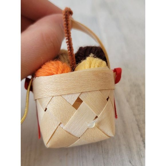 Crochet mini knitting yarn basket ball ornament Xmas - Picture 6 of 7